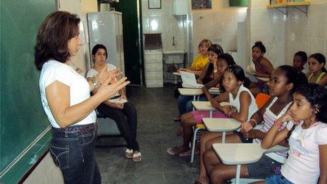 Yvonne Bezerra de Mello teaching