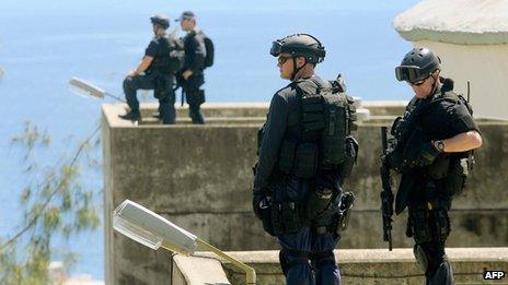 File photo: Heavily armed police from the Regional Assistance Mission to the Solomon Islands (Ramsi) stand guard on the roof of Solomon Islands parliament in Honiara 24 April 2006