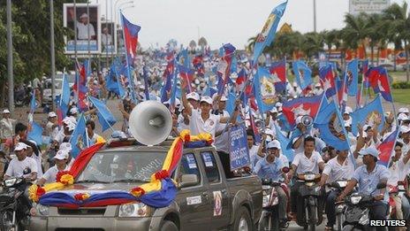 Supporters of the Cambodian People Party march along a street during an election rally in central Phnom Penh, 21 July 2013