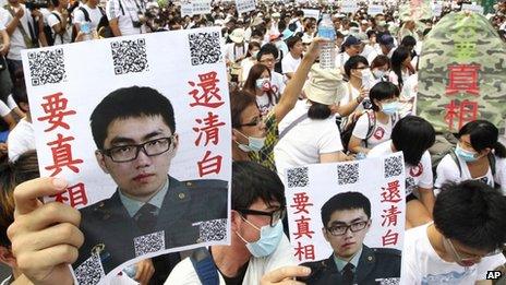 Protesters hold posters that read "Give the truth" next to portraits of Taiwan soldier Hung Chung-chiu, Taipei, 20 July 2013