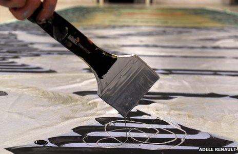 'Calligraffiti': The graffiti artist inspired by medieval scribes - BBC ...