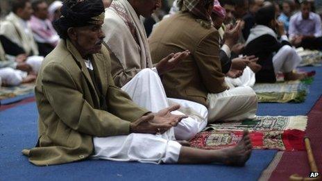 Yemeni worshippers offer Eid al-Fitr prayers marking the end of Ramadan in the capital Sanaa 08/08/2013