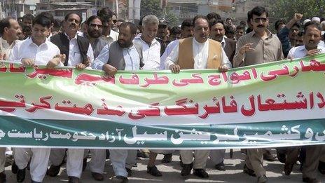 Prime Minister of Pakistan-administered Kashmir Chaudhry Abdul Majeed (3rd R), with his supporters, takes part in an anti-Indian protest rally in Muzaffarabad, the capital of Pakistan-administered Kashmir, August 12, 2013.