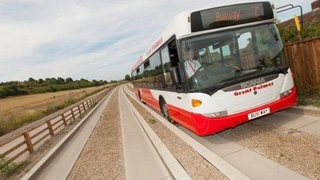Grant Palmer bus on Luton-Dunstable guided busway