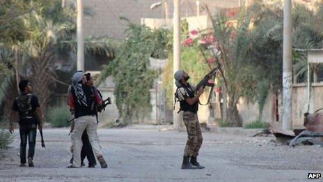 Rebel fighters in Deir Ezzor, Syria (2 September 2013)