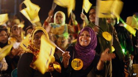 Supporters of Maldives' former President Mohamed Nasheed wave the flag of the Maldivian Democratic Party during a public rally on 5 September 2013