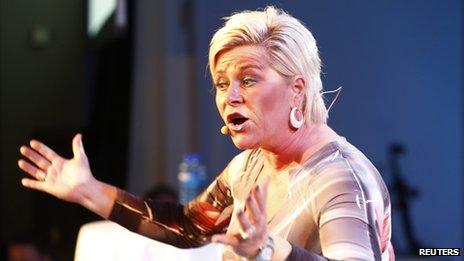 Siv Jensen, leader of Norway"s Fremskrittspartiet (Progress party), speaks to party members while waiting for the result of the general elections in Oslo (9 September 2013)