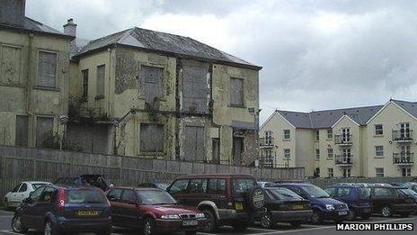 Former Carmarthenshire Infirmary (Pic: Marion Phillips)