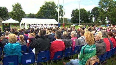 Gwasanaeth coffa Bryan Davies yng Nghlwb Rygbi'r Bala