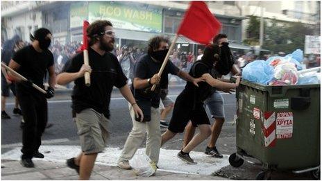 Столкновения левых протестующих с полицией в Афинах
