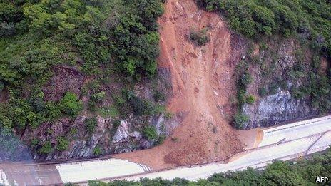 Mexico storms: Hurricane Manuel makes landfall - BBC News