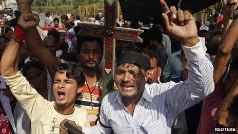 Members of the Pakistani Christian community chant slogans during a protest rally to condemn Sunday"s suicide attack in Peshawar on a church, in Karachi September 23, 2013.