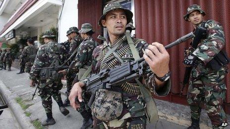 Government troopers patrol to secure the city streets as fighting between government forces and Muslim rebels continues Saturday, 21 September, 2013 in Zamboanga city in southern Philippines