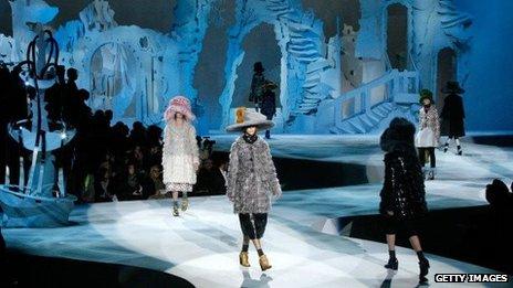 Designer Marc Jacobs Says 'Au Revoir' To Louis Vuitton