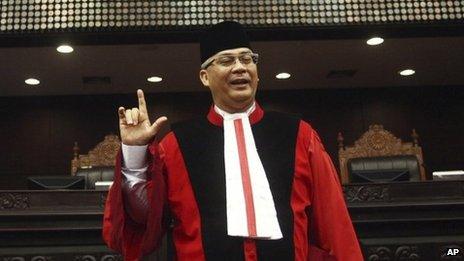 Indonesia Arrests Top Judge On Corruption Charges - BBC News