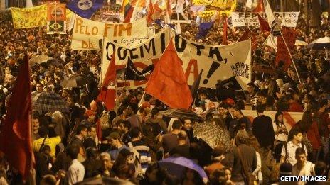 Protesters in Rio (7 October 2013)