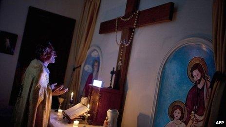 A Syrian Christian priest prays at Mar Elias House, a church hostel for the elderly in Aleppo (20 September 2013)