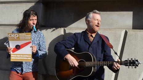 Billy Bragg singing