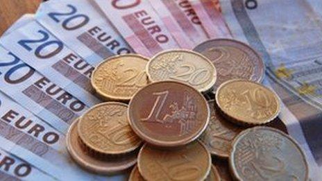 Euro notes an coins