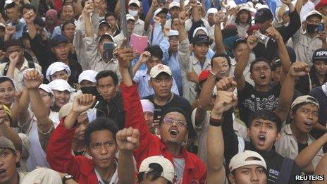 Indonesia Sees Nationwide Strike On Salary Hikes - BBC News