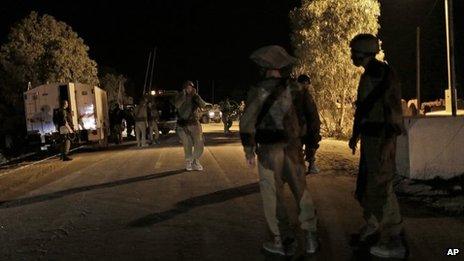 Israeli troops near border between Israel and Gaza (01/11/13)