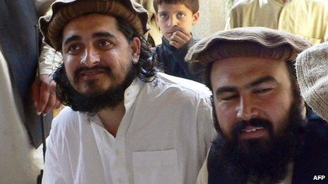 The then new Pakistani Taliban chief Hakimullah Mehsud (L) sitting with his commander Wali-ur Rehman (R) during a meeting with local media representatives in South Waziristan on 4 October 2009