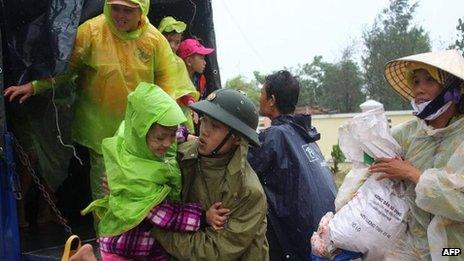 Evacuation in the central Vietnamese province of Quang Nam, 9 Nov