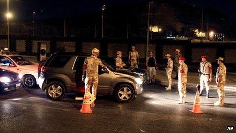 Egyptian armed forces search vehicles at a checkpoint during curfew in Nasr City, Cairo, Egypt (19 August 2013)