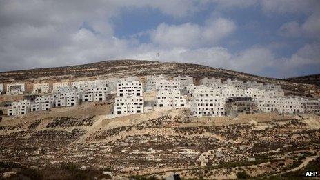 Settlement homes under construction at Givat Zeev in the West Bank (September 2013)