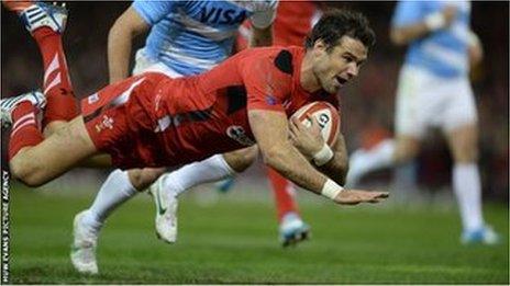 Mike Phillips Wales try