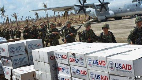 Aid at Guiuan airport