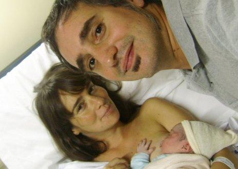 Mariana Macchiarola with her baby Leon and husband Pablo Salinas in the hospital