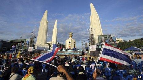 Anti-government protesters gather in front of the Democracy Monument during a rally in Bangkok, Thailand, 29 November 2013