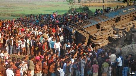 Train derailment in Bangladesh (04 December 2013)