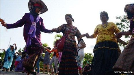 Traditional Sulawesi dancing