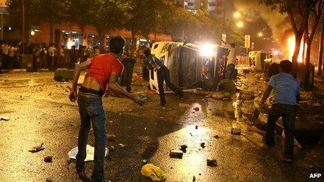 Singapore charges 24 over Little India riot - BBC News