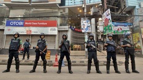Police in Dhaka (October 2013)