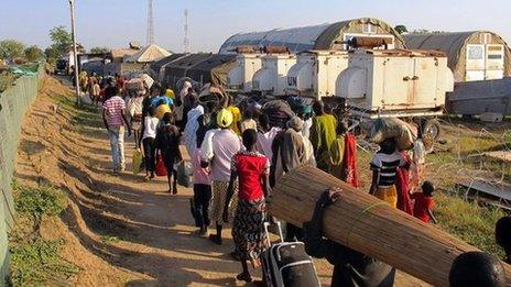 Sudanese entering UN camps