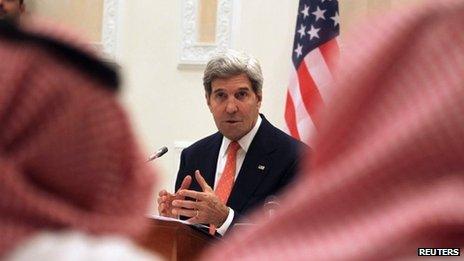 John Kerry addresses a news conference in Riyadh (4 November 2013)
