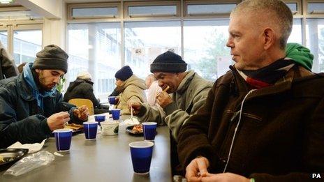 Thousands expected to visit Christmas homeless centres - BBC News