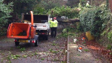 Storm causes floods and power cuts in Hampshire - BBC News