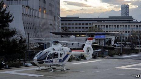 Helicopter outside Grenoble Hospital (29 Dec 2013)