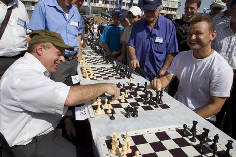 Sharansky playing in a tournament in Israel