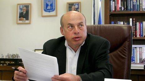 Sharansky in 2005 in his cabinet office