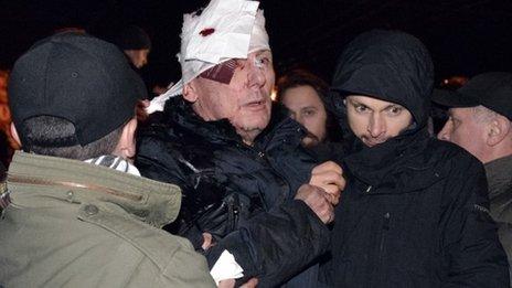 Yuriy Lutsenko receives medical help after the clashes in Kiev (11 January 2014)