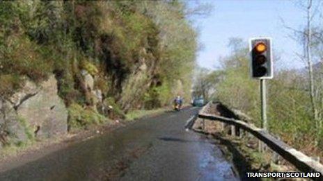 Tree removal work closes A82 at Pulpit Rock on Loch Lomond BBC News