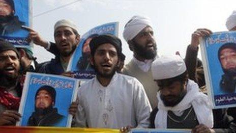 Protest by hardline Islamic party in support of the killer of Punjab Governor Salman Taseer