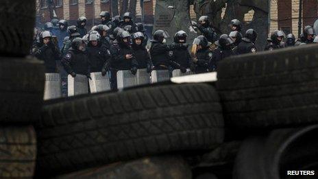Ukrainian riot police stand in formation facing barricades constructed by anti-government protesters in Kiev, 28 January 2014