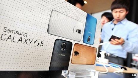 Samsung Galaxy S5 on display