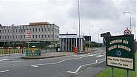 Mynedfa Alwminiwm Môn